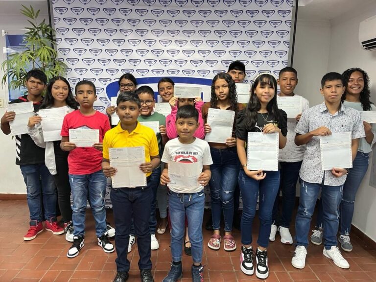 Programa de becas para hijos de colaboradores.